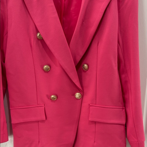 Chic Pink Blazer with Gold Buttons - Picture 2 of 4
